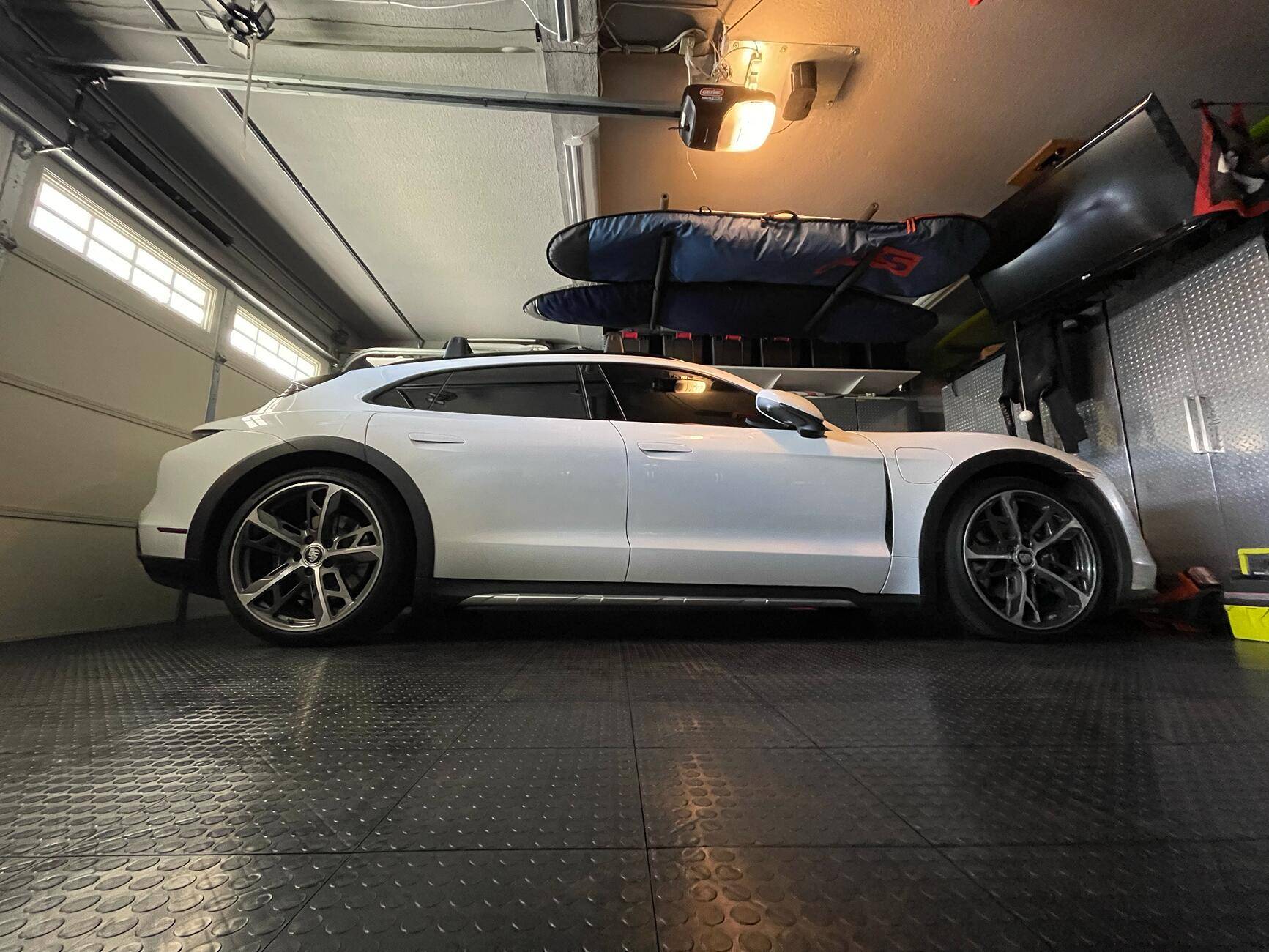 Porsche Taycan Am I crazy? tempImageg7jUxF