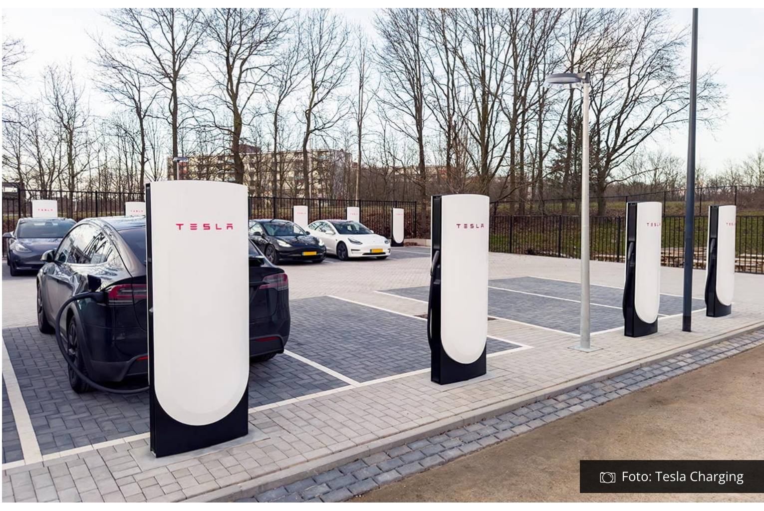 Porsche Taycan Tesla Supercharger (250kw) resulting in electrical system error. IMG_2167