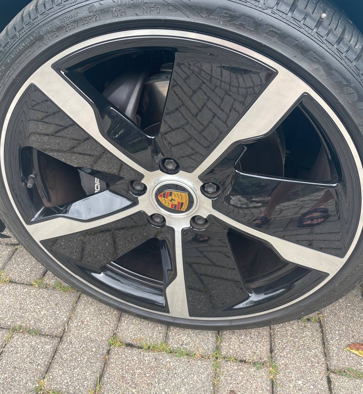 Porsche Taycan White marks on diamond cut alloys IMG_3568