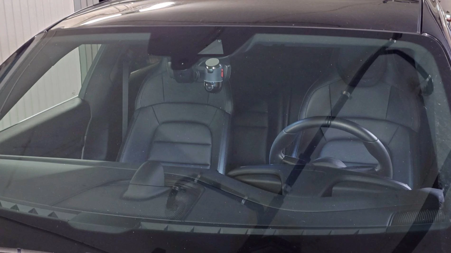 Porsche Taycan Another dash cam installation : 70mai Omni 20240726_160836938