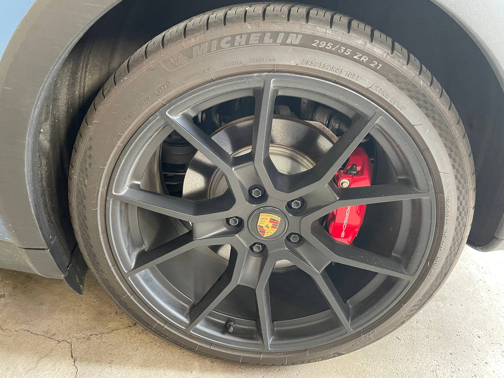 Porsche Taycan Different tire size for 21" wheel IMG_1523