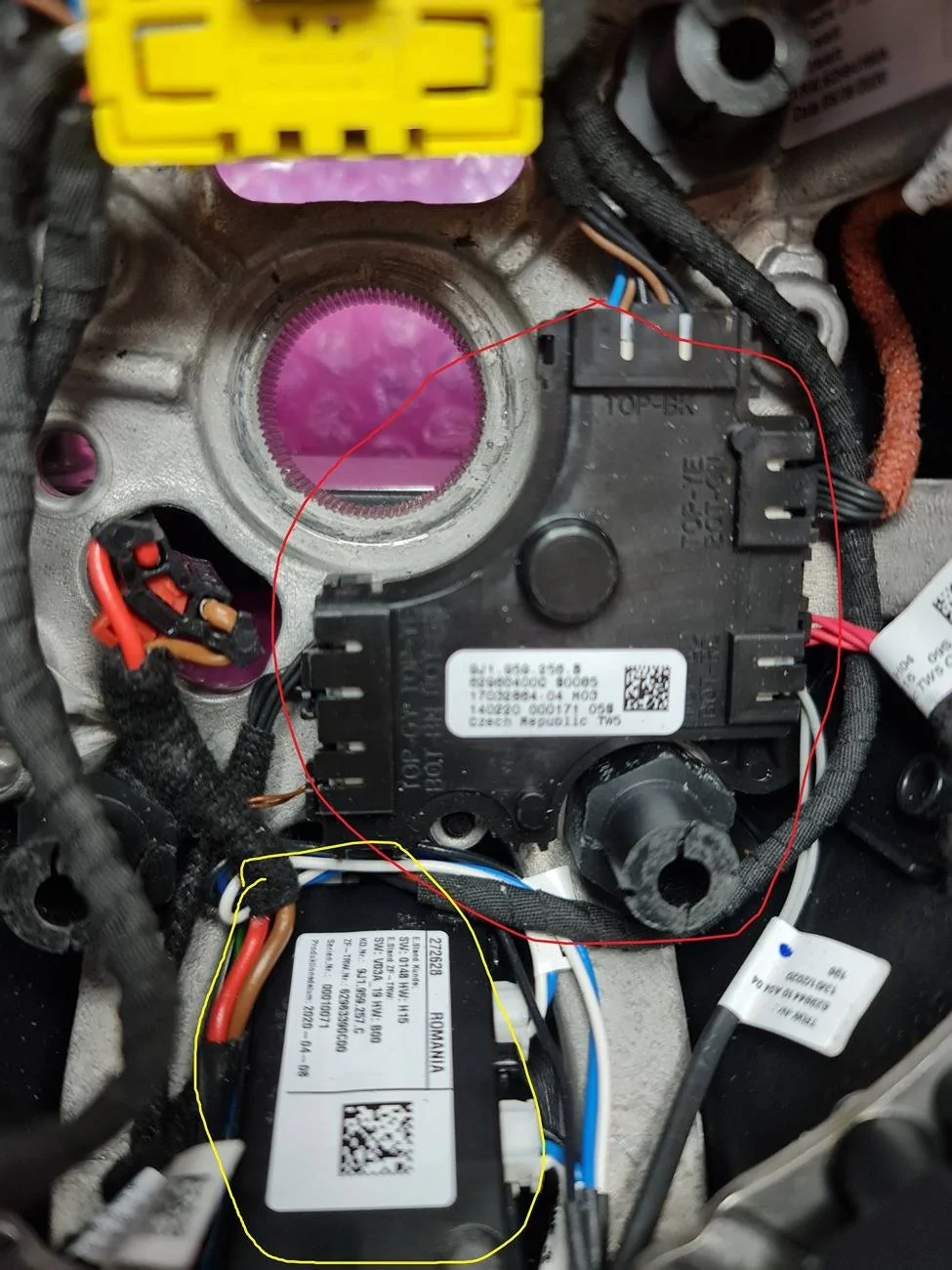 Porsche Taycan GT steering wheel install - control module confusion... 20240801_172638