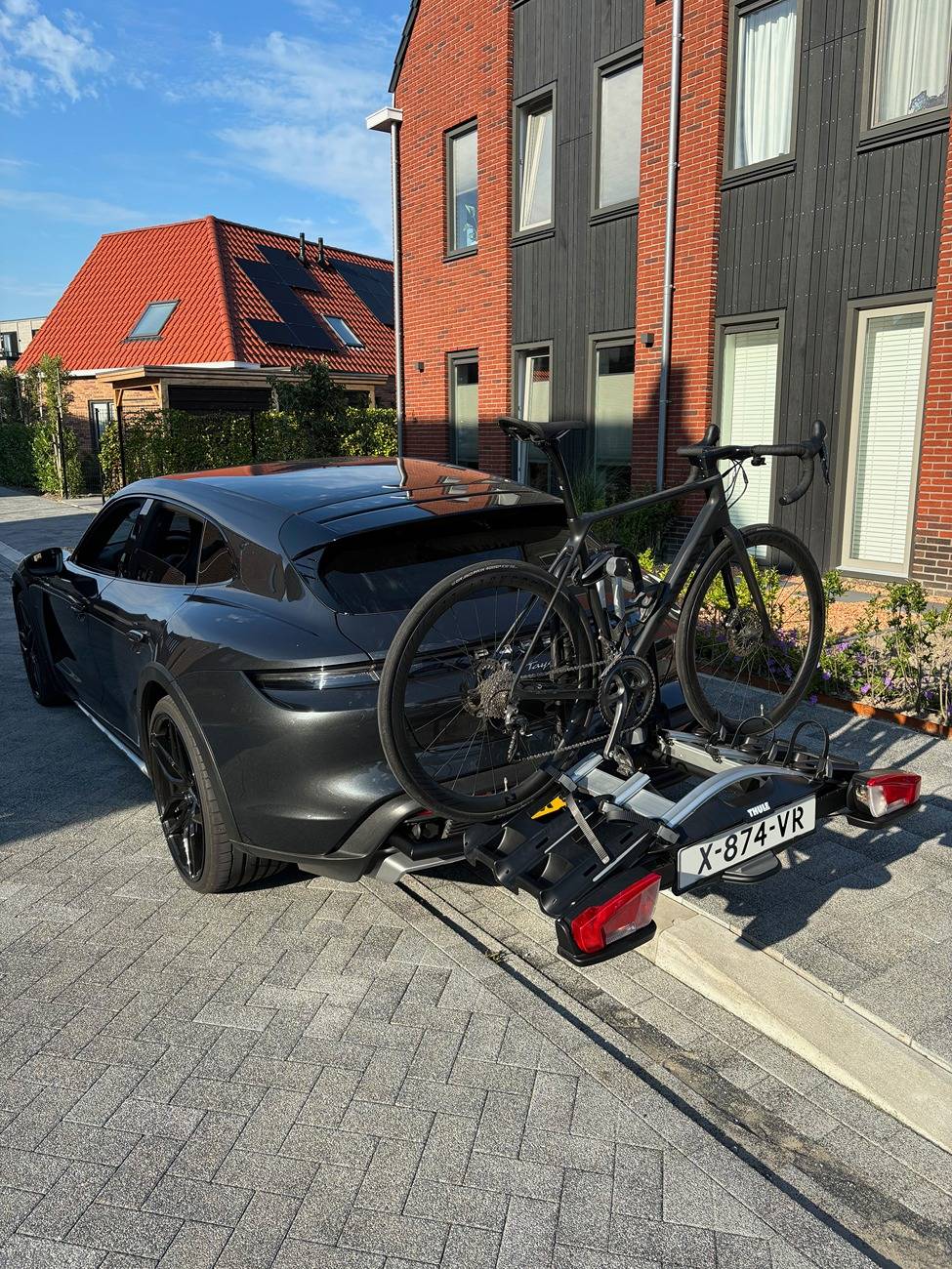 Porsche Taycan Defect bike carrier- NO guaranty says porsche IMG_8361_