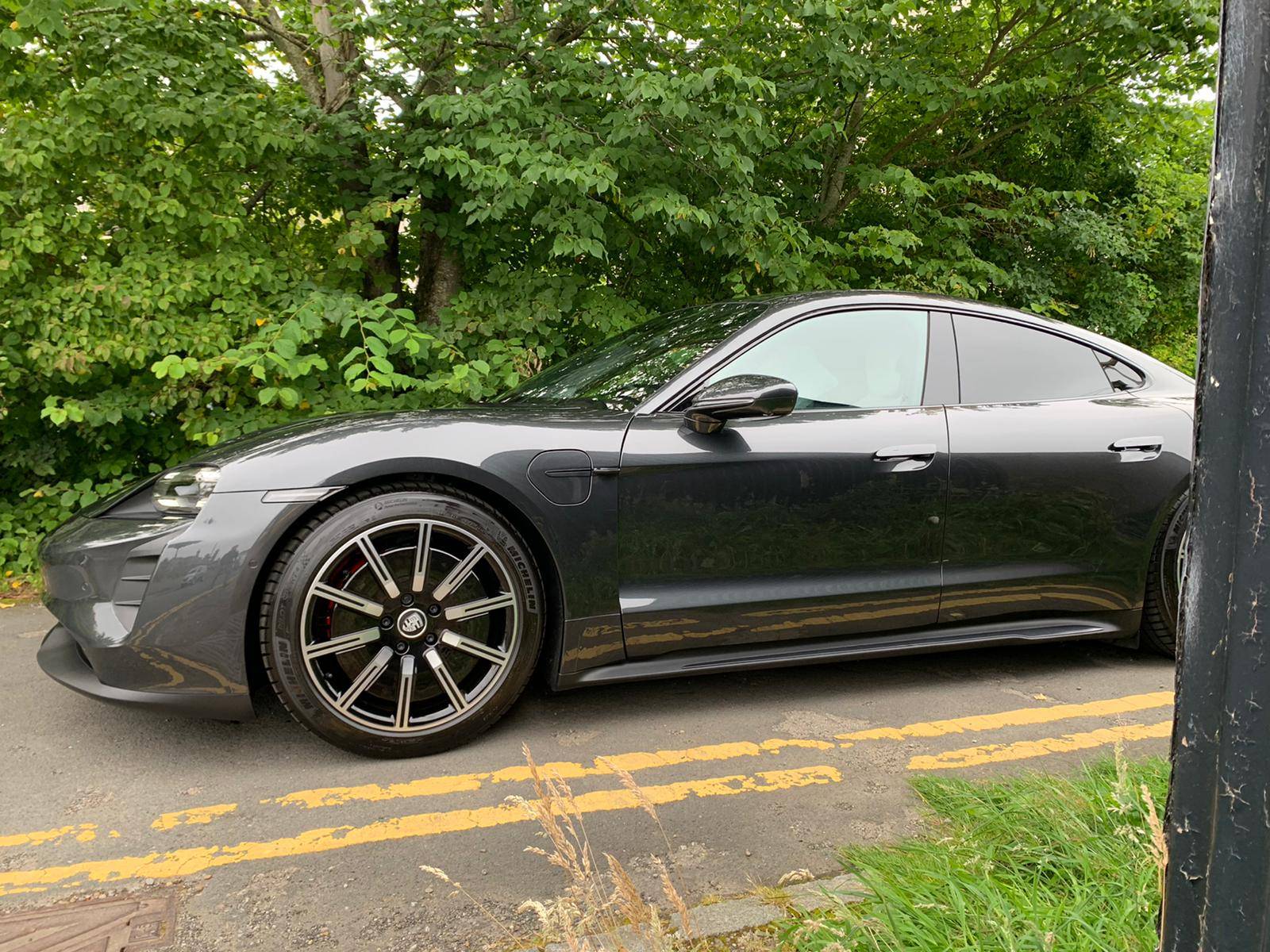 Porsche Taycan VOLCANO GREY Taycan Club 59A9D6C0-B761-46CB-976E-E41F642BA9F0