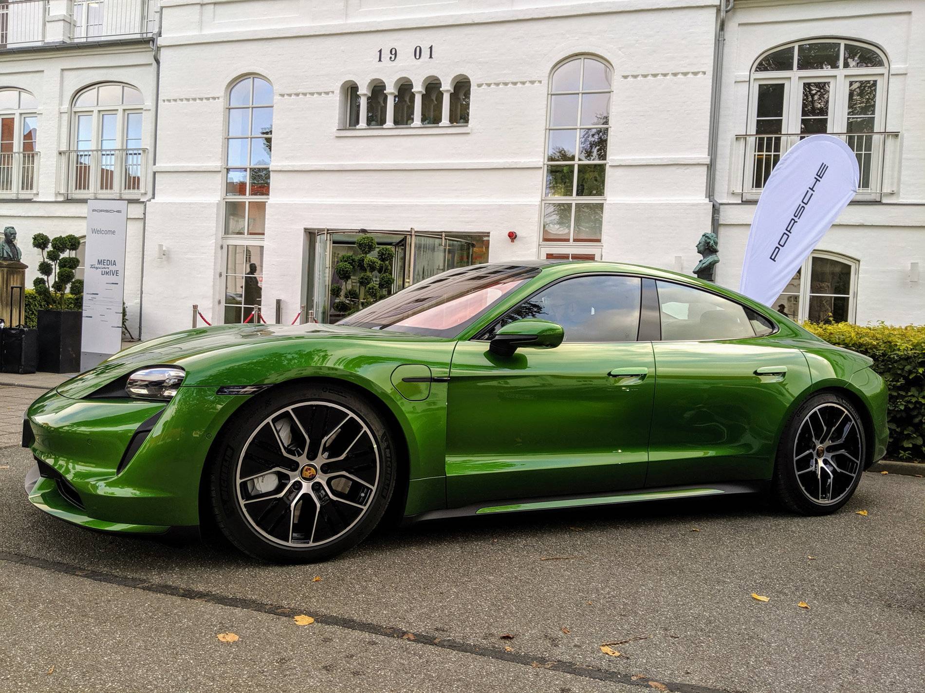 Porsche Taycan Mission E Wheels or Taycan Exclusive Wheels for 4S buyers? 946CBF41-9A5F-43B0-8CD0-1614368641A9