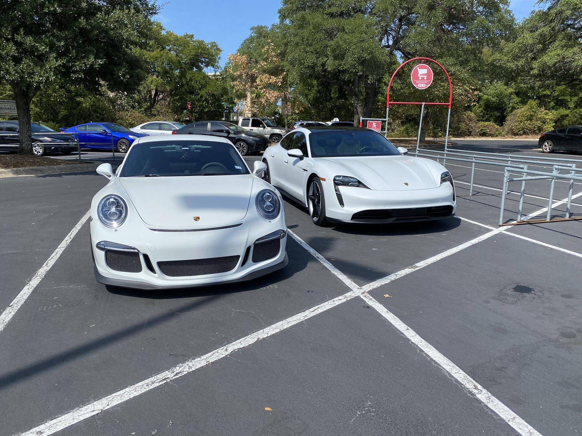 Porsche Taycan Safely parked. tempImageigpIjt