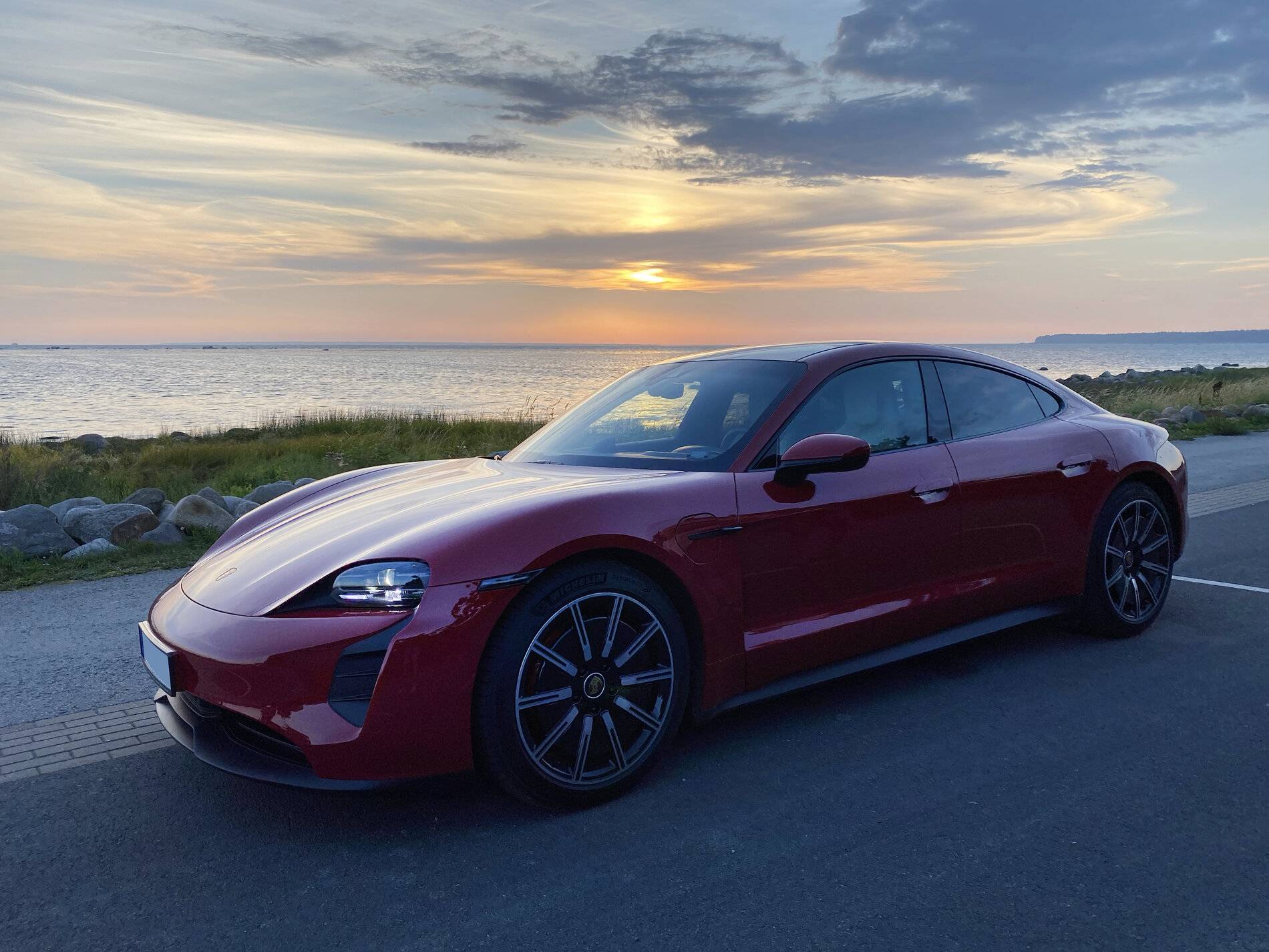 Porsche Taycan Location! Location! Location!  Post Artistic Photos of Your Taycan with Scenery punane_pyynsi_1