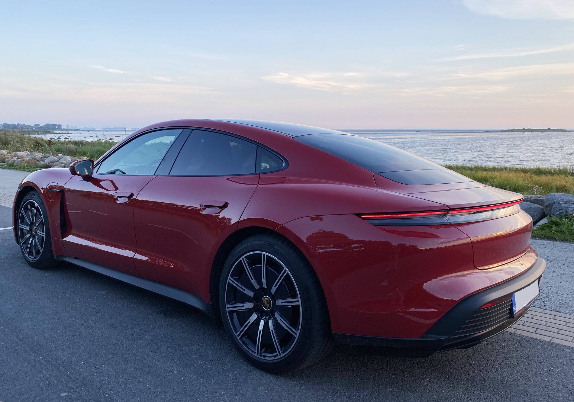 Porsche Taycan Location! Location! Location!  Post Artistic Photos of Your Taycan with Scenery punane_pyynsi_2
