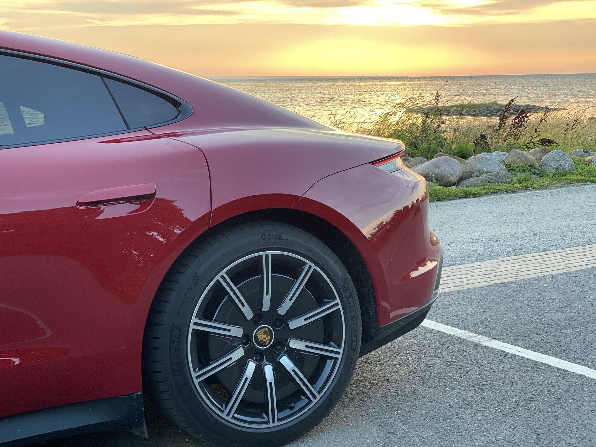 Porsche Taycan Location! Location! Location!  Post Artistic Photos of Your Taycan with Scenery punane_pyynsi_3