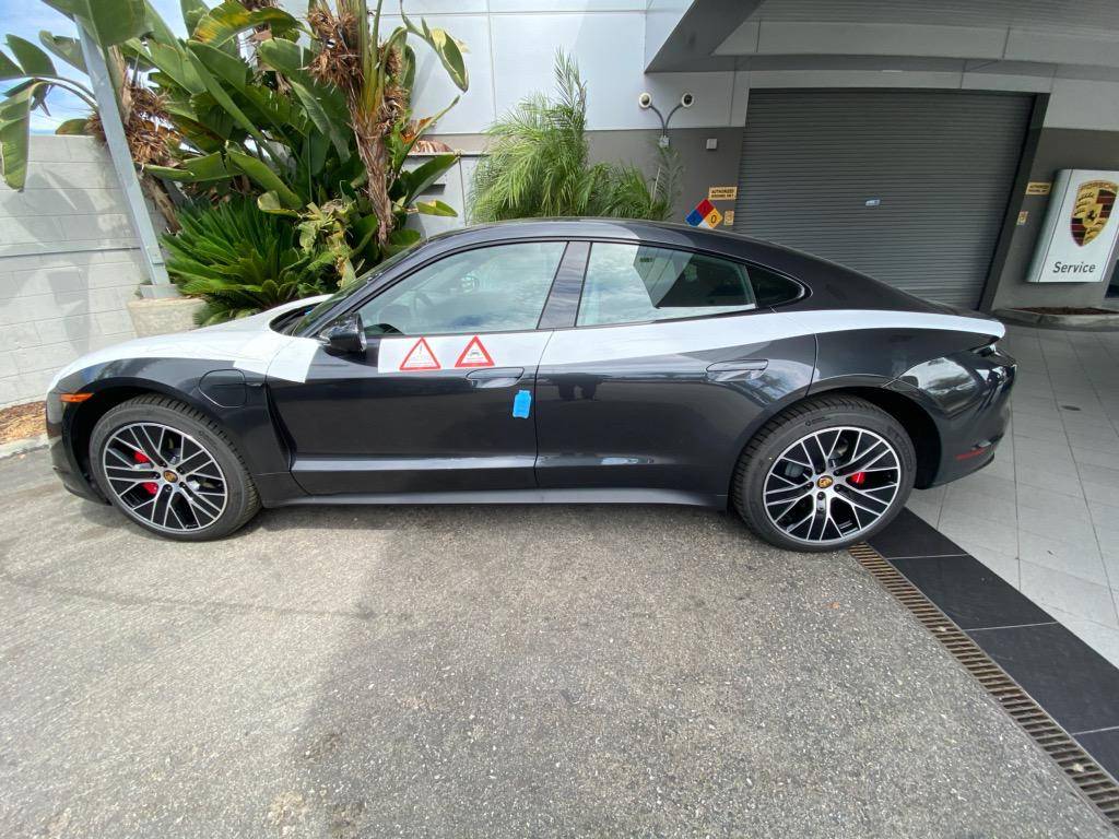 Porsche Taycan VOLCANO GREY Taycan Club C498EFA6-3E29-489E-986A-ED135B2D318A