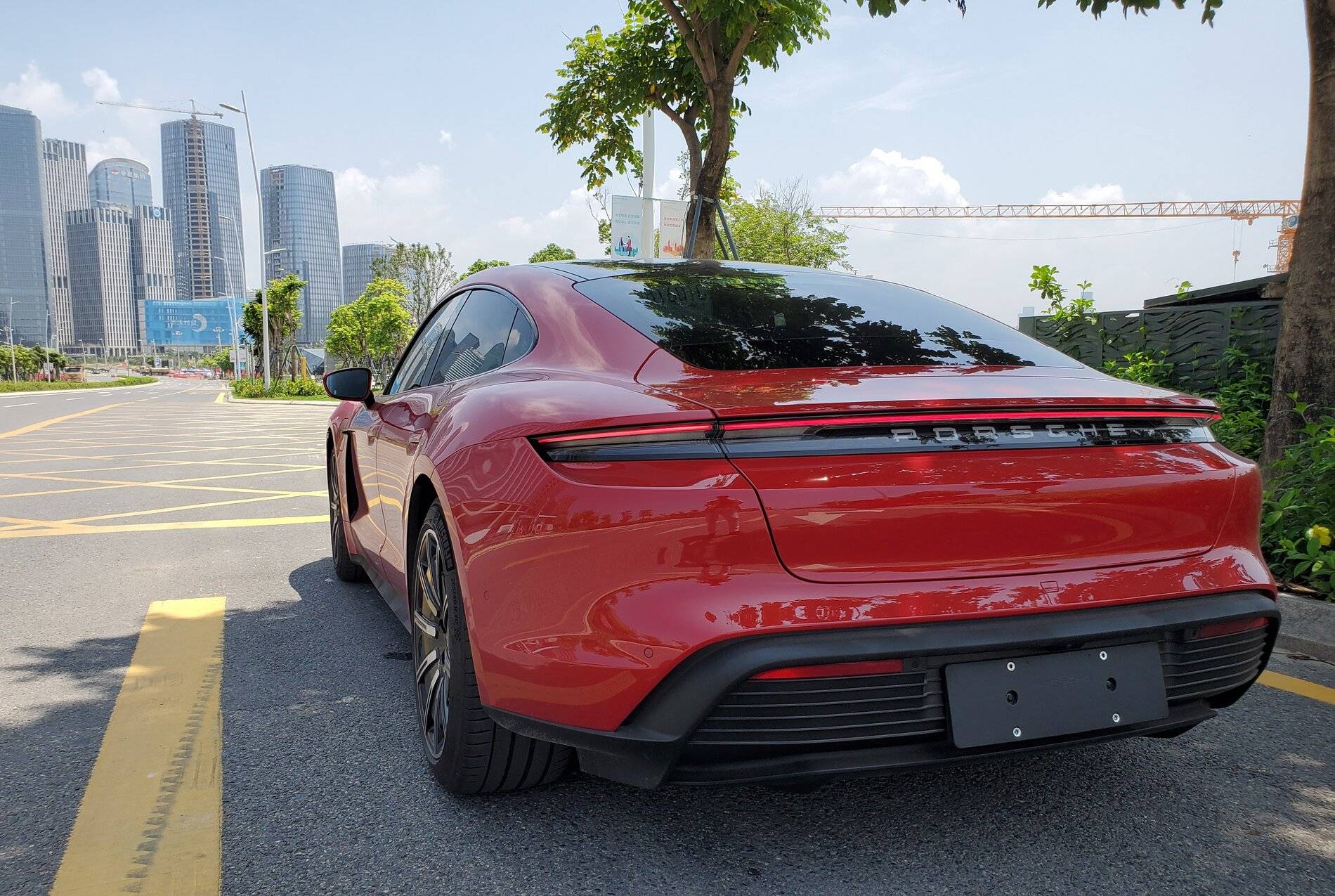 Porsche Taycan CARMINE RED Taycan Club 20200824_114151