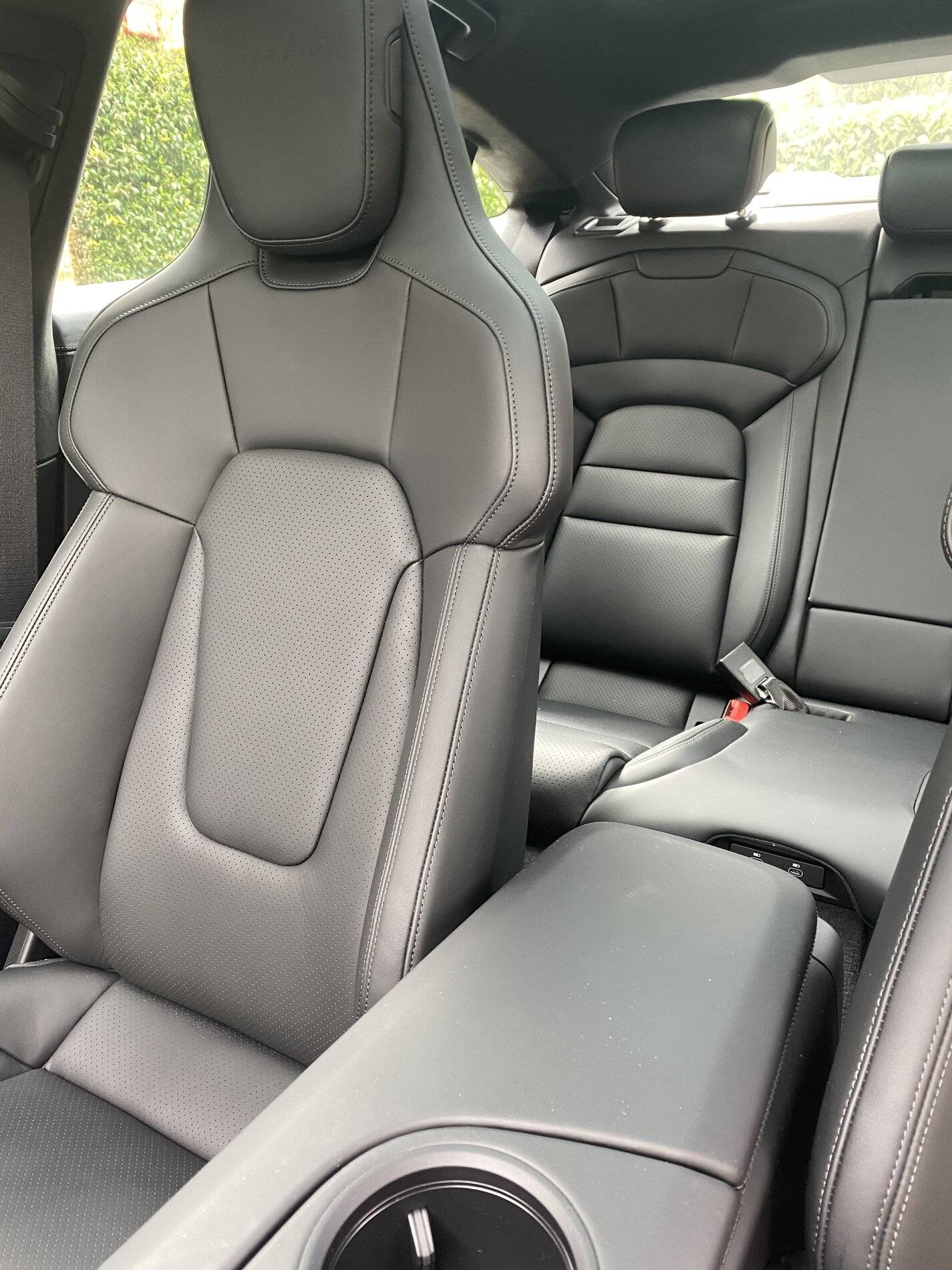 Porsche Taycan 18-way Sport Seat & 4+1 IMG_9414