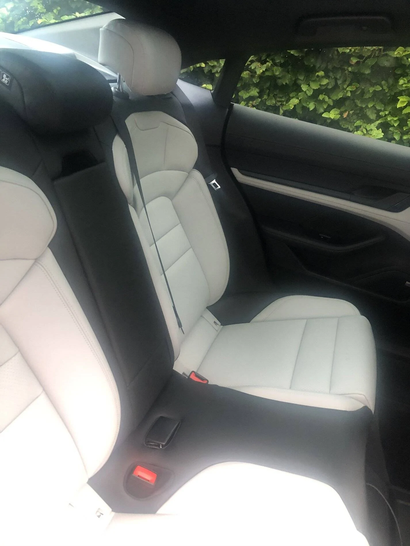 Porsche Taycan 18-way Sport Seat & 4+1 43140C75-D40B-4D1D-9A9E-848630D18DD2