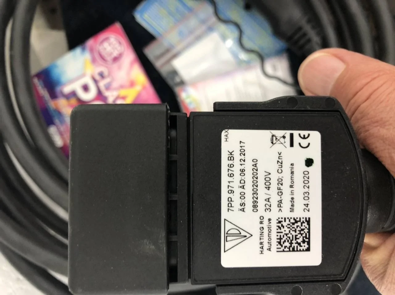 Porsche Taycan Mobile Charger ED2B859B-5706-4316-A4E2-C2BBA03F9609