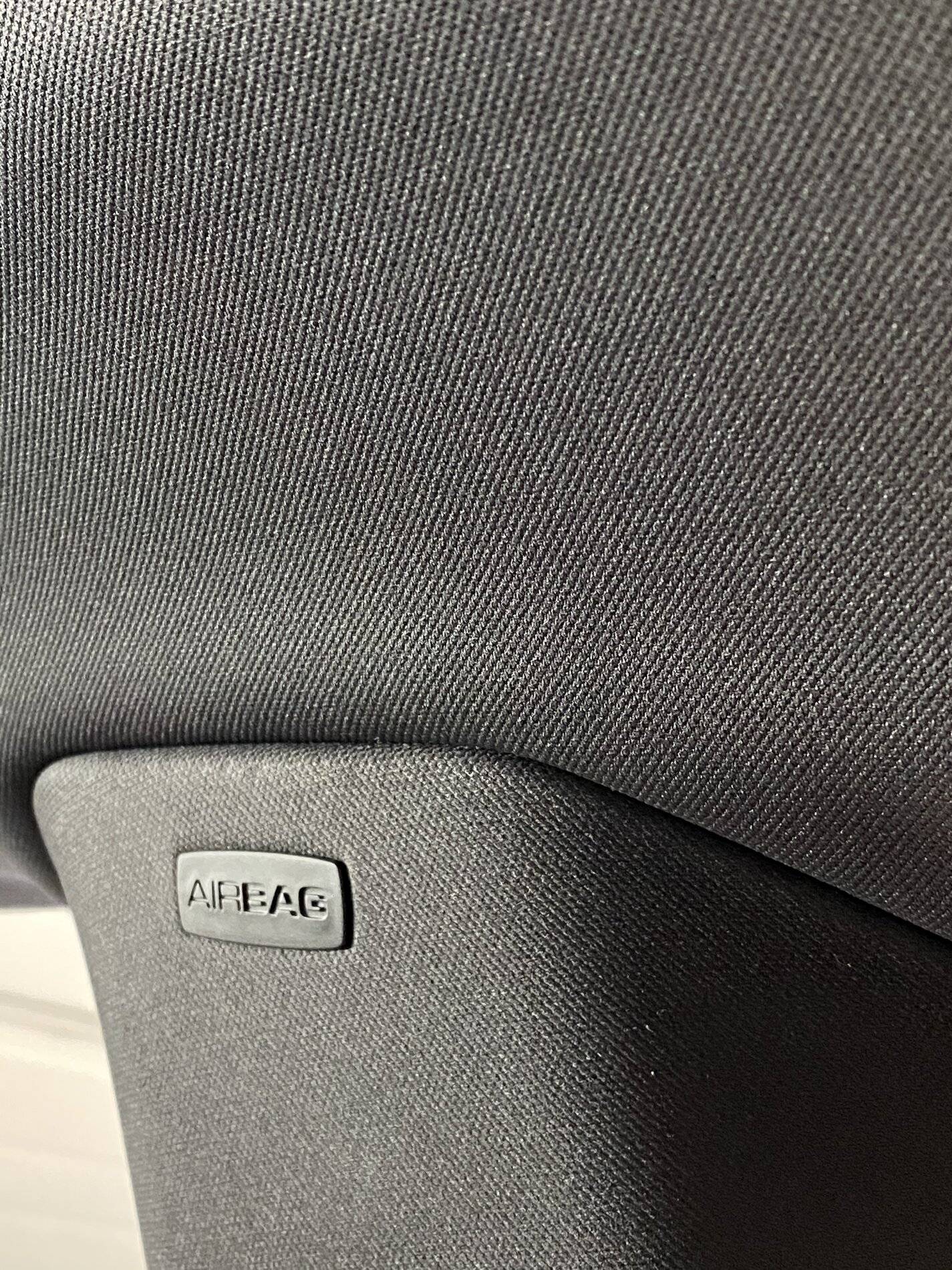 Porsche Taycan Roof lining material panoramic glass D8702F20-A6DE-4404-9ABD-2C846449E070