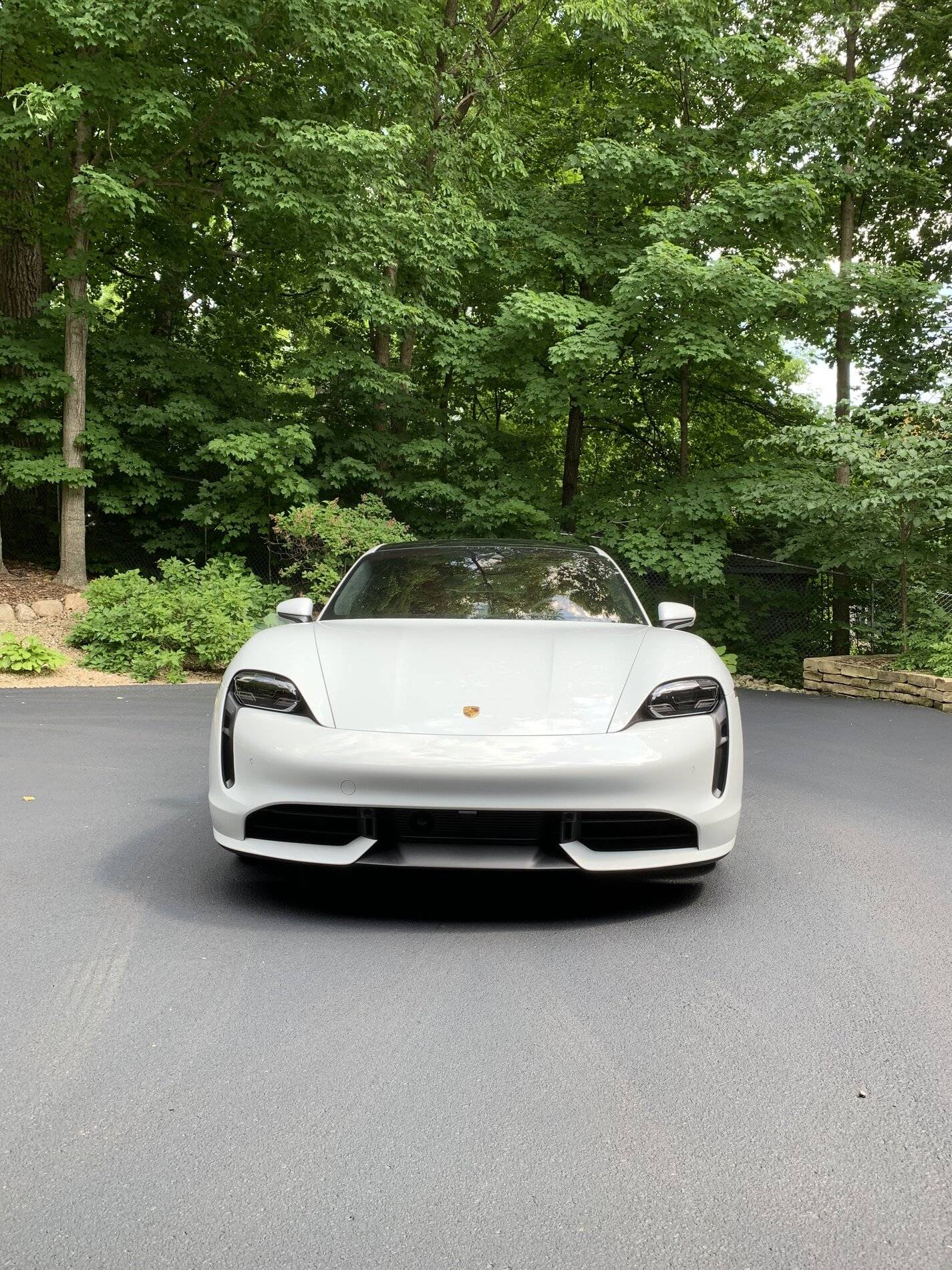 Porsche Taycan CARRARA WHITE Taycan Club 5D11C390-2806-4E13-9964-31F5CF03A0BA