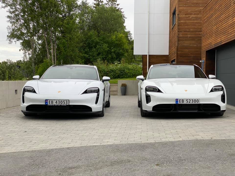 Porsche Taycan White Colour Range Comparison wt4