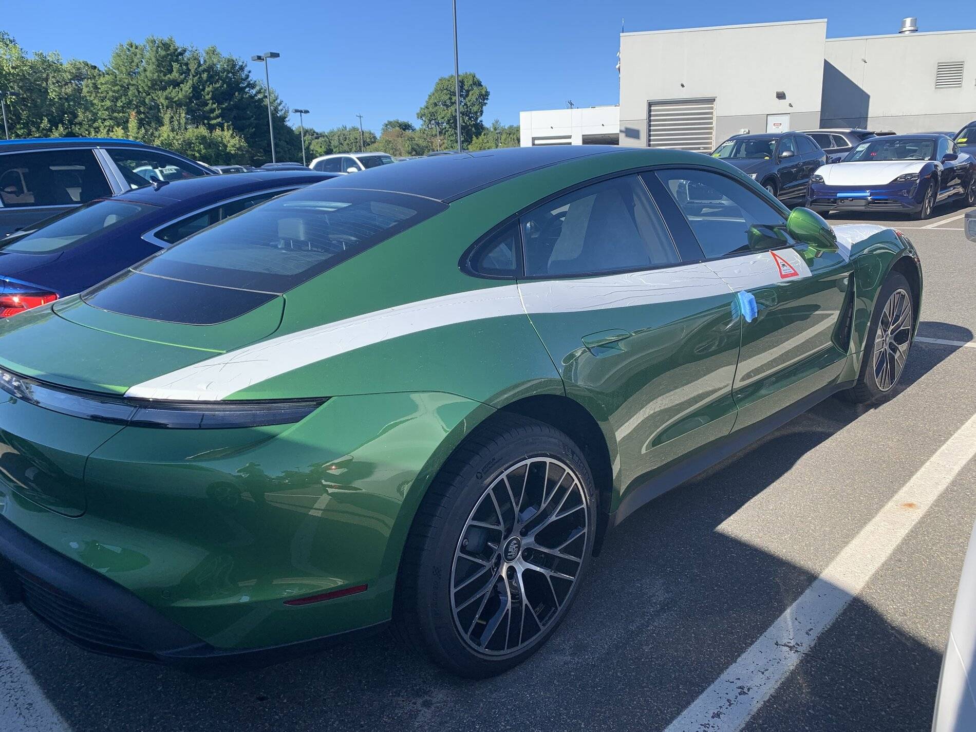 Porsche Taycan MAMBA GREEN Taycan Club 4E5F695E-4C7A-49BA-BBE1-34A63E16DB60