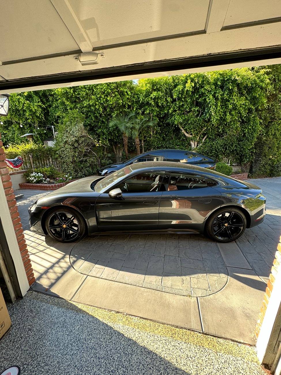 Porsche Taycan VOLCANO GREY Taycan Club IMG_2053