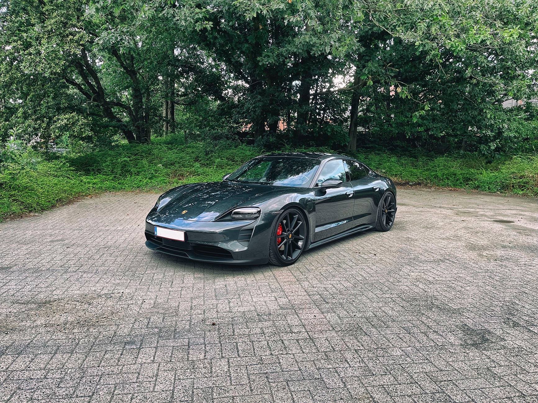 Porsche Taycan Porsche Taycan 4S perfect lowering with droplinks IMG_1026_low
