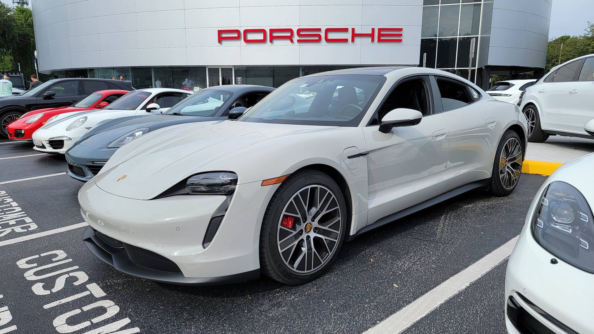 Porsche Taycan CHALK Taycan Club 20240914_100526