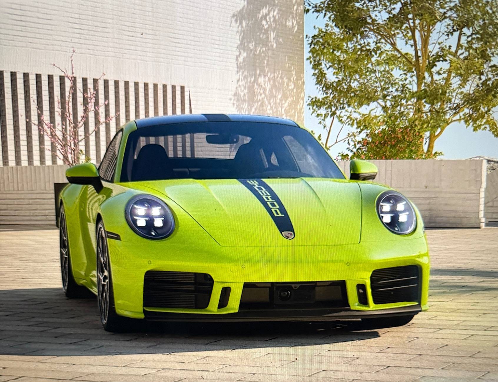 Porsche Taycan To decal or not.. IMG_0151