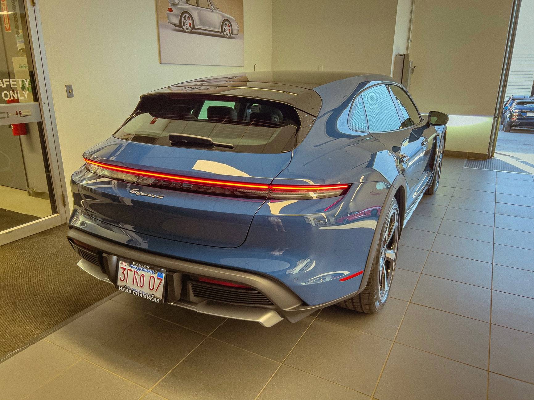 Porsche Taycan MY25 Neptune Blue - 4 CT - Pics & Journals IMG_1351