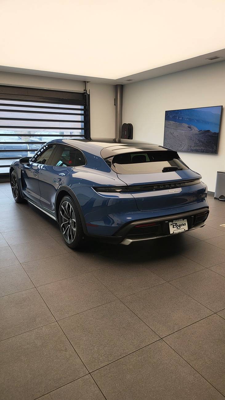 Porsche Taycan MY25 Neptune Blue - 4 CT - Pics & Journals 20240302_113021