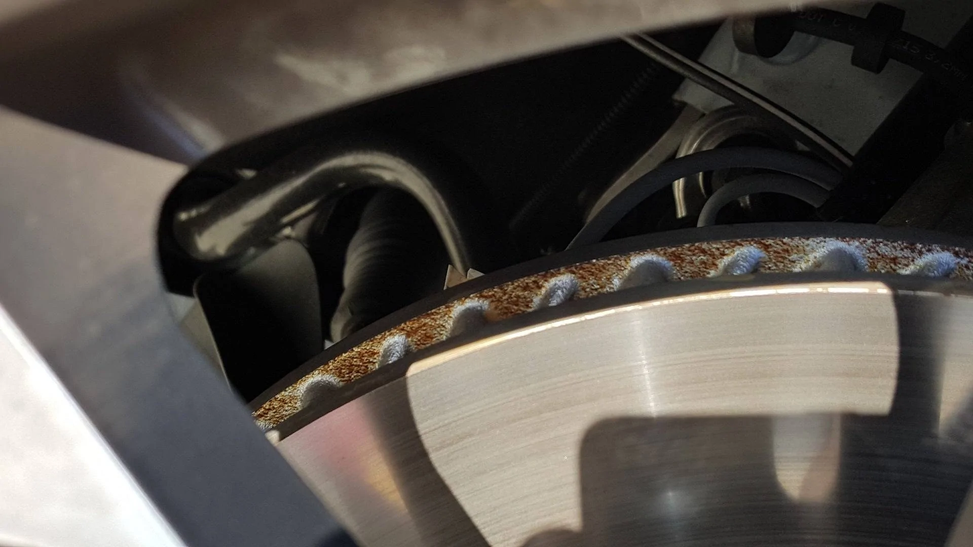 Porsche Taycan Rusted PSCB brakes macan-disc-brakes-2-jpg
