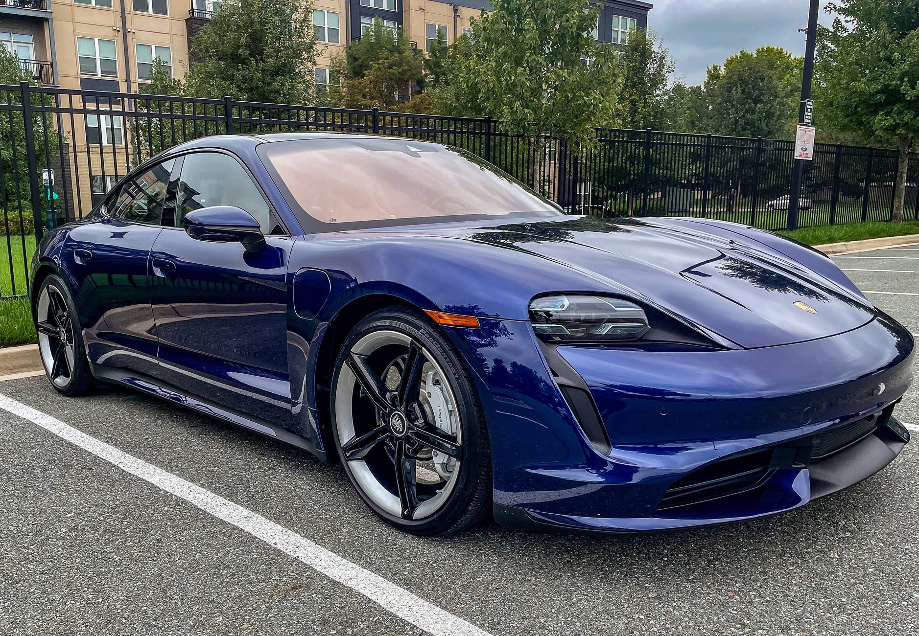 Porsche Taycan GENTIAN BLUE Taycan Club IMG_2337