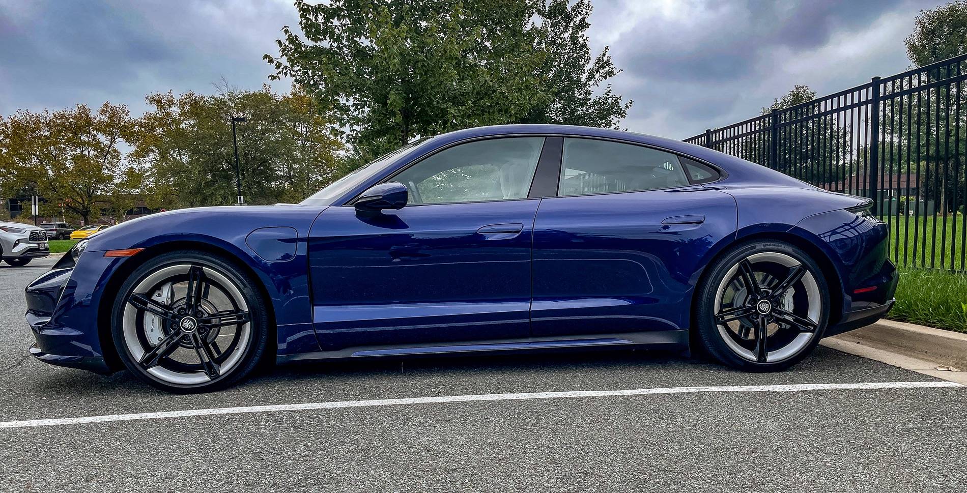 Porsche Taycan GENTIAN BLUE Taycan Club IMG_2324