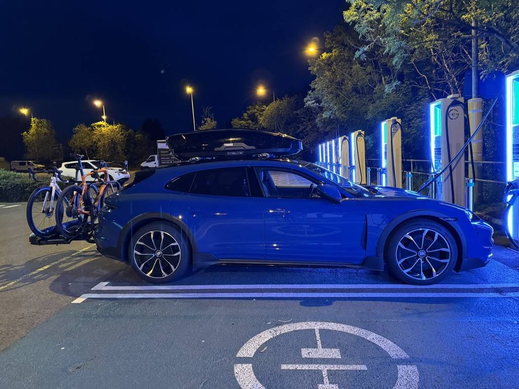 Porsche Taycan MY25 Neptune Blue - 4 CT - Pics & Journals 1728377253717-6