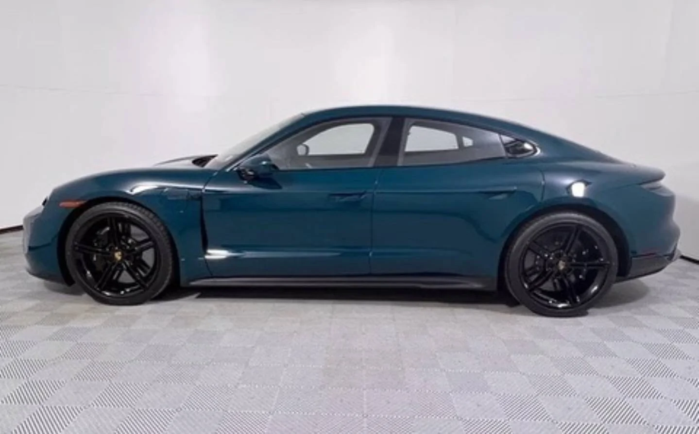 Porsche Taycan 🎨 PTS: PAINT TO SAMPLE Taycan Club & Photos Thread 1000048601