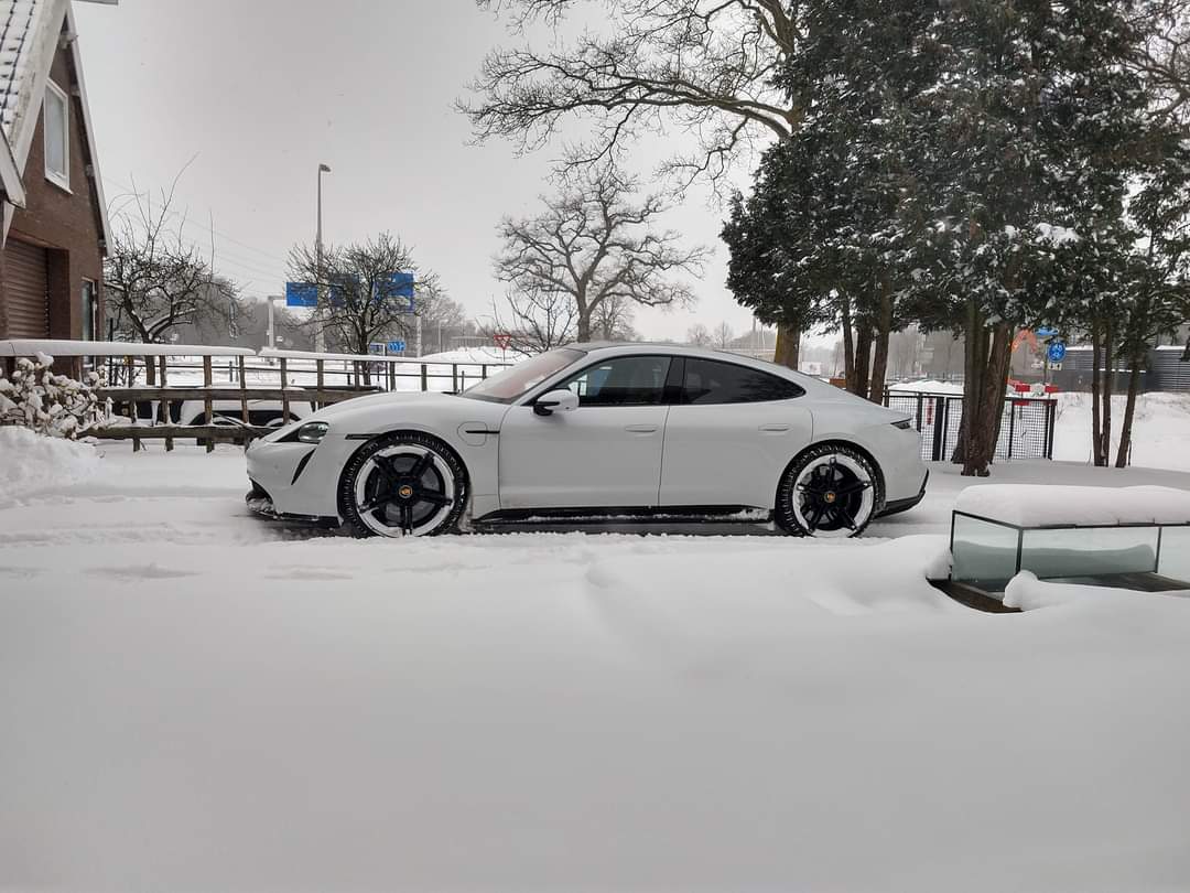 Porsche Taycan Recommended all season tyres in NL/EU? FB_IMG_1662460565069