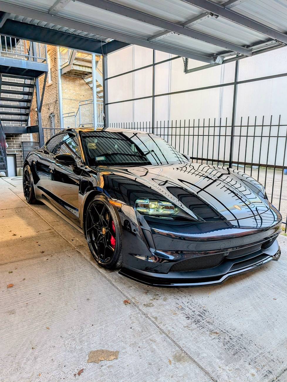 Porsche Taycan BLACK / JET BLACK Taycan Club 1000004720