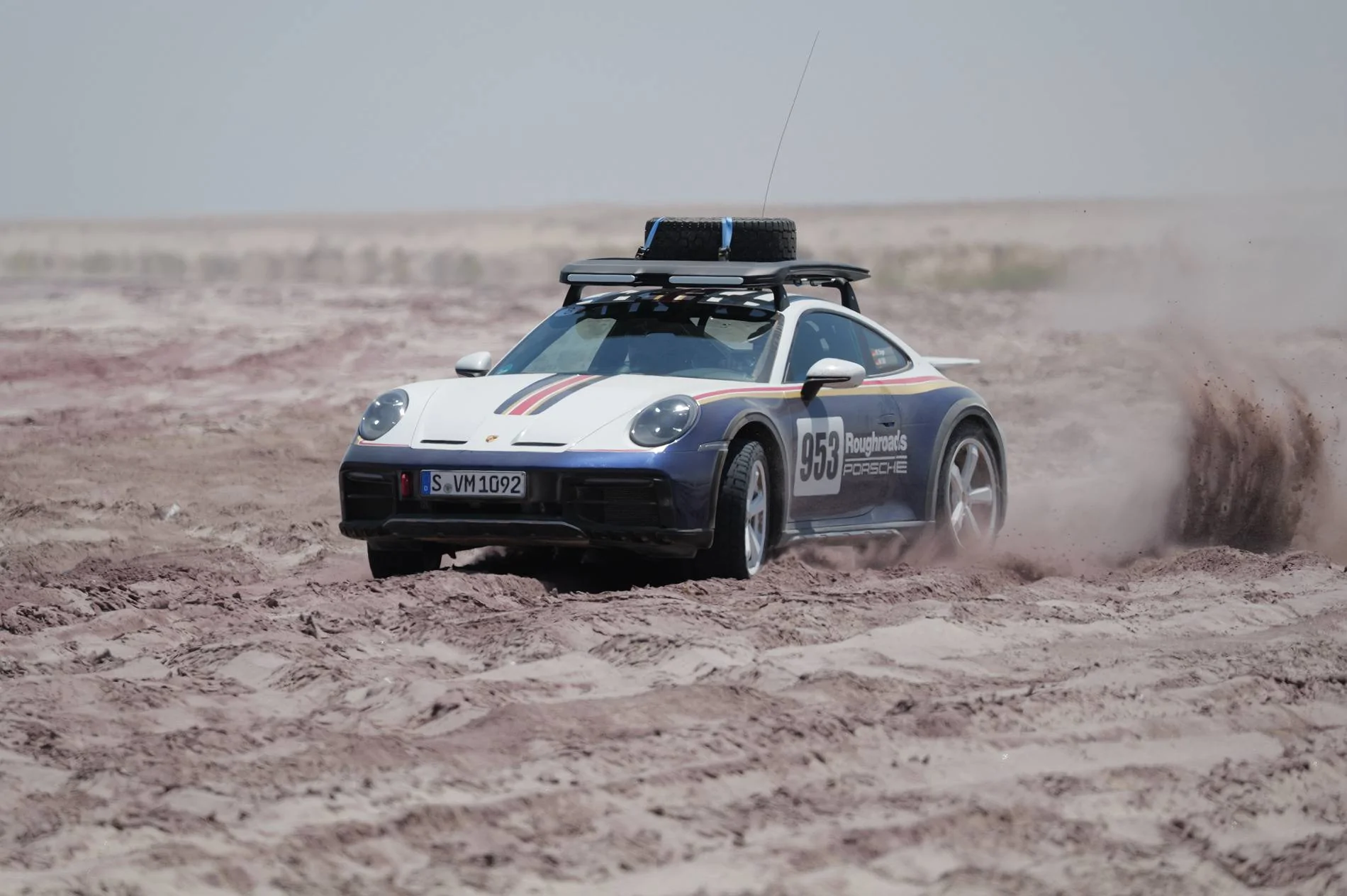 Porsche Taycan 911 Dakar in Namibia L1000365