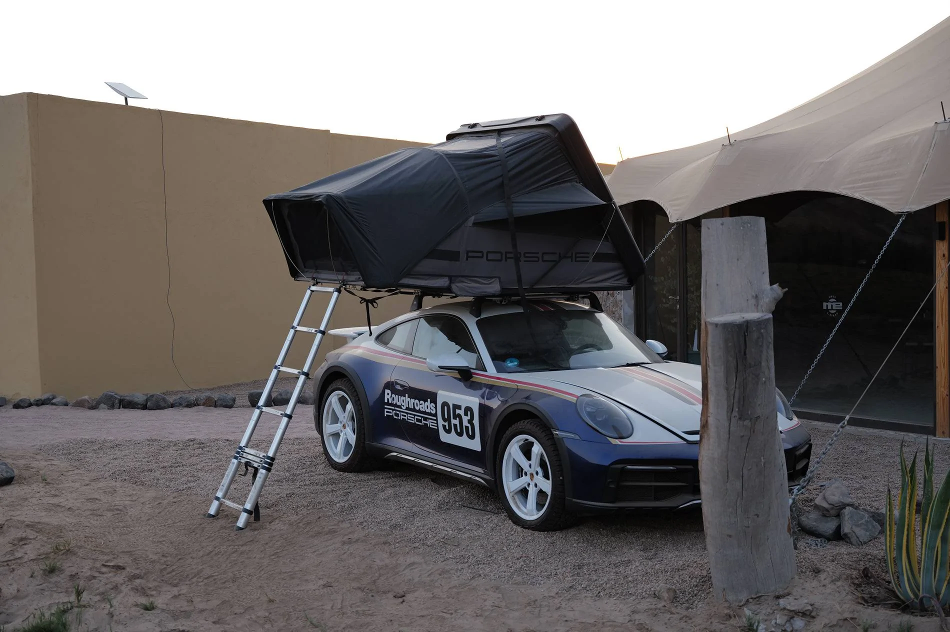 Porsche Taycan 911 Dakar in Namibia L1000288