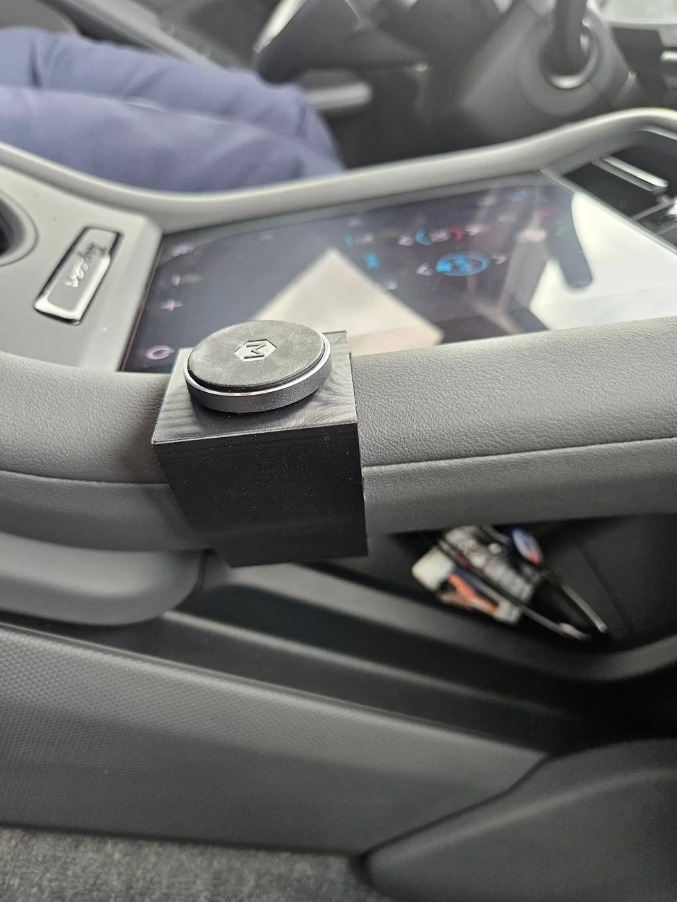 Porsche Taycan The best Taycan phone mounting solution I could find 20241019_125549