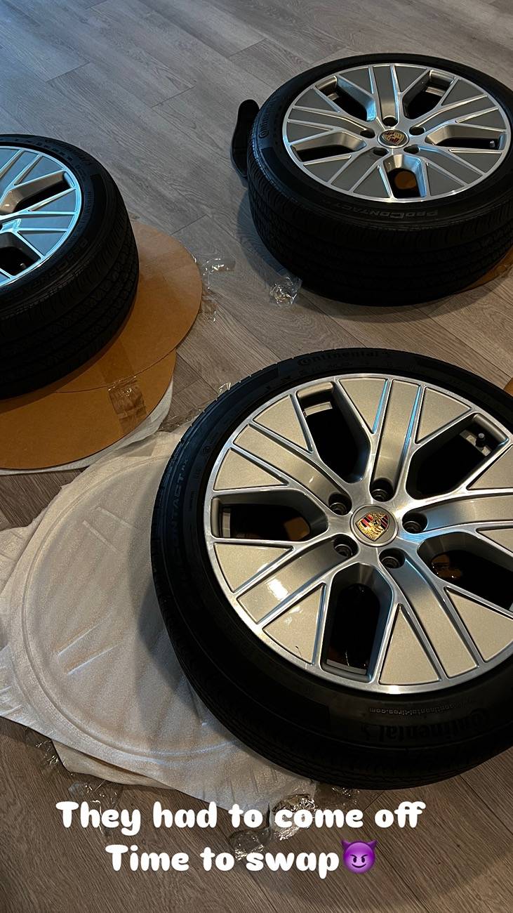 Porsche Taycan 20s to 22 Taycan Turbo DD682586-7A0E-4552-8905-ED6563E7DC9E