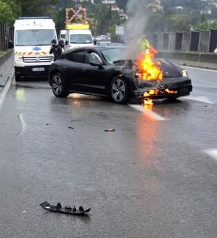 Porsche Taycan How fire ends my Taycan Love story ...burnt to the ground Capture d'écran 2024-10-29 111213