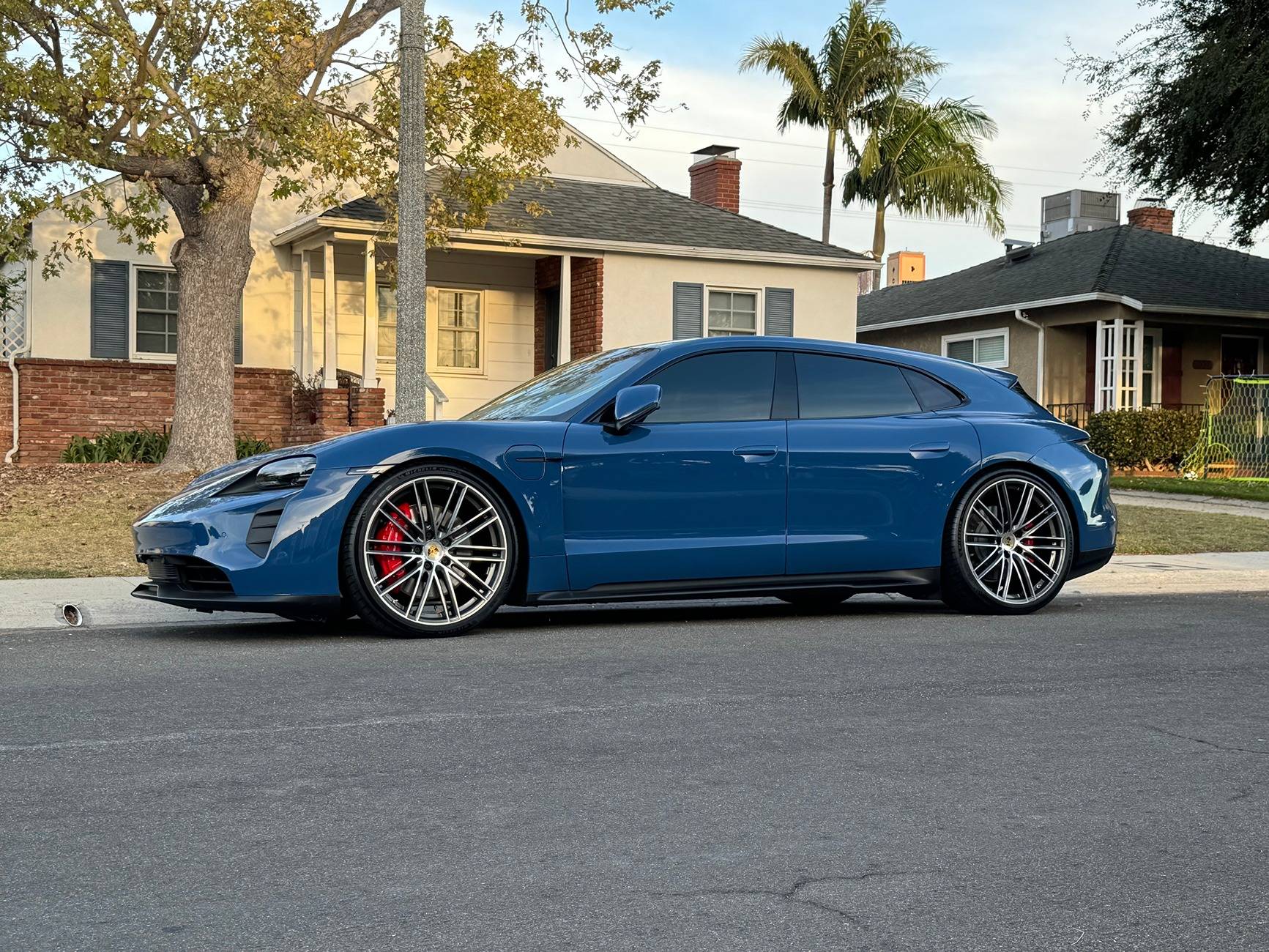 Porsche Taycan 2023 Taycan GTS Sport Turismo w/ 22" Turbo Design wheels from 9YB Cayenne Coupe 07 on street 20241026