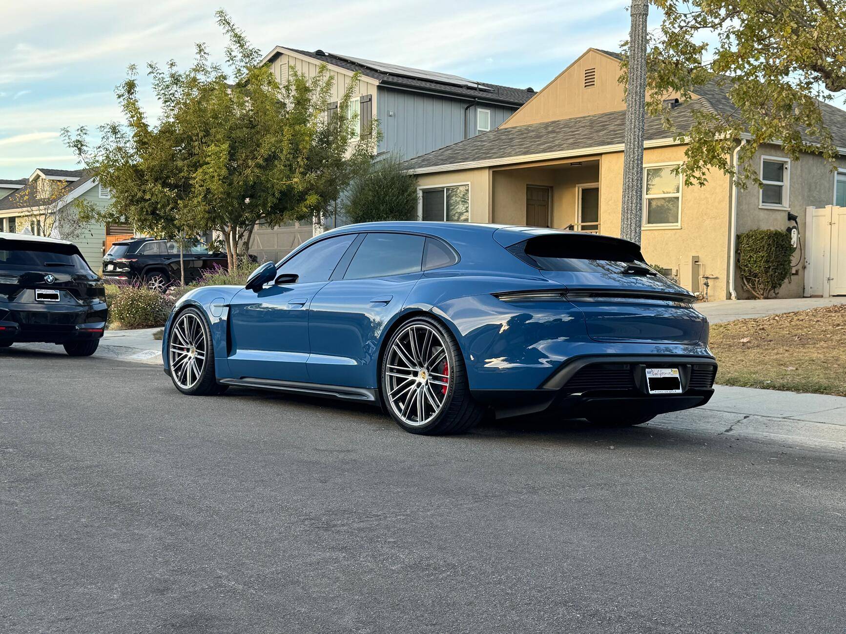 Porsche Taycan 2023 Taycan GTS Sport Turismo w/ 22" Turbo Design wheels from 9YB Cayenne Coupe 10 on street 20241026