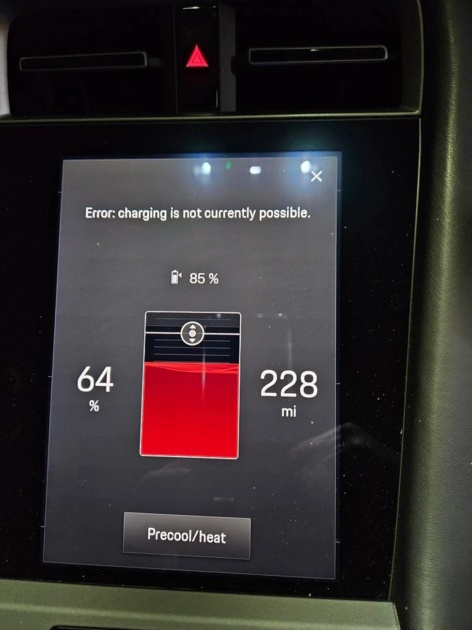 Porsche Taycan Red light on charging 20241108_145926