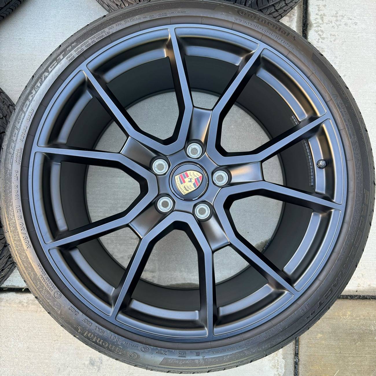 Porsche Taycan FS: 21" RS Spyder Design wheels & all-season tires from 2023 Taycan GTS (Los Angeles) 04_wheel_02