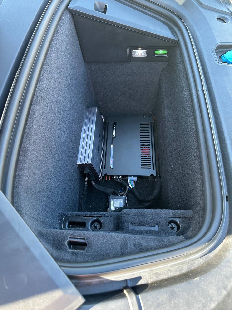 Porsche Taycan Subwoofer upgraded! IMG_2493