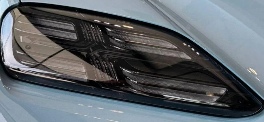 Porsche Taycan GTS Facia 1732311243383-01