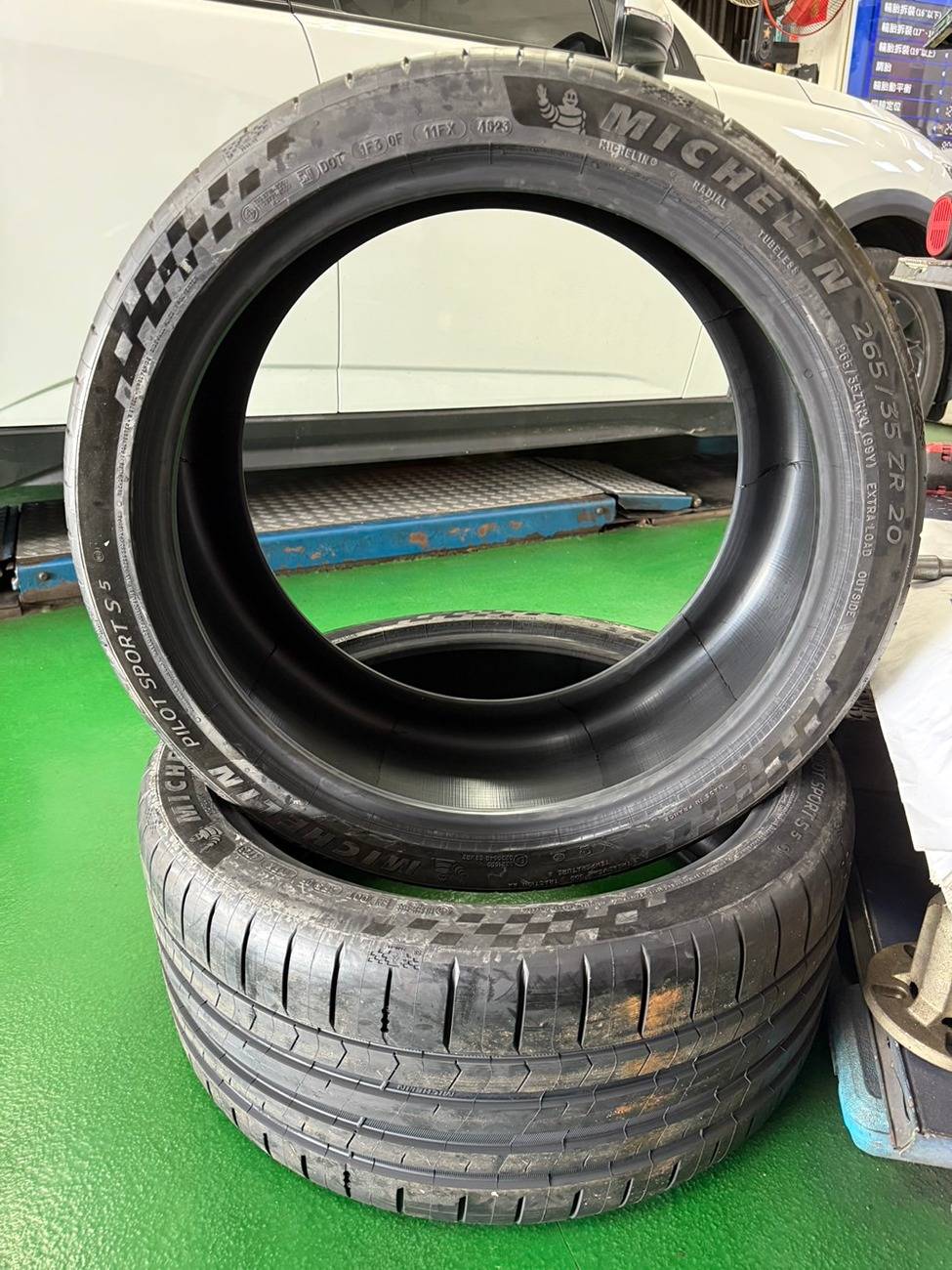 Porsche Taycan Michelin Pilot Sprot S5 S__68452367
