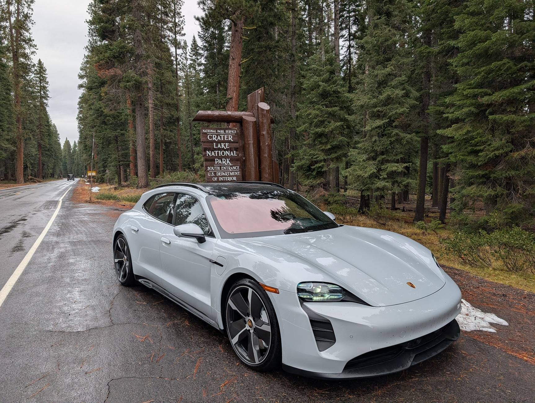 Porsche Taycan ICE GREY Taycan Club PXL_20241110_191133151