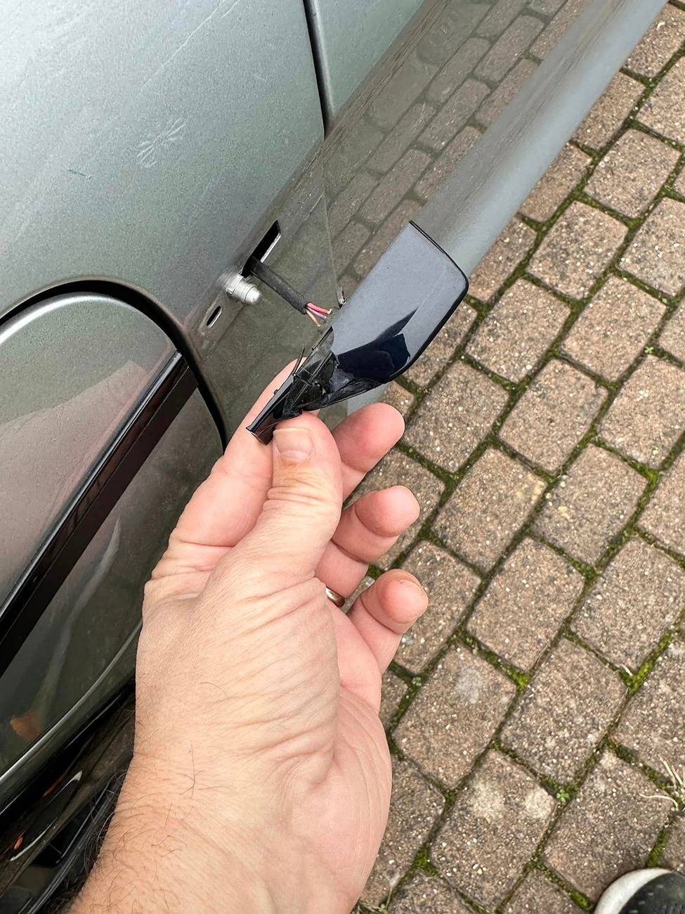 Porsche Taycan Replacing a Fender Charge Port Sensor: Seeking Advice 465644747_1319419195706633_5343880597276940639_n