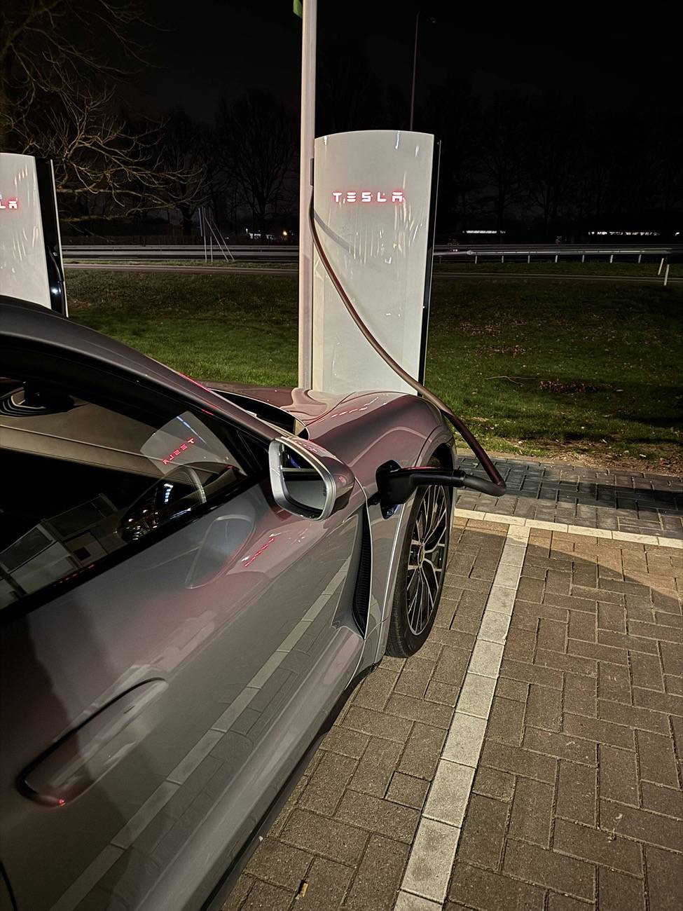 Porsche Taycan Identifying Tesla superchargers without 2 bay occupancy problem IMG_3334